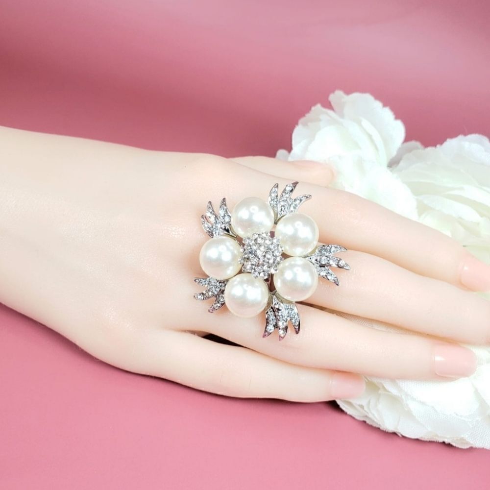 Brand New Pearl Rhinestone Silver Ring
